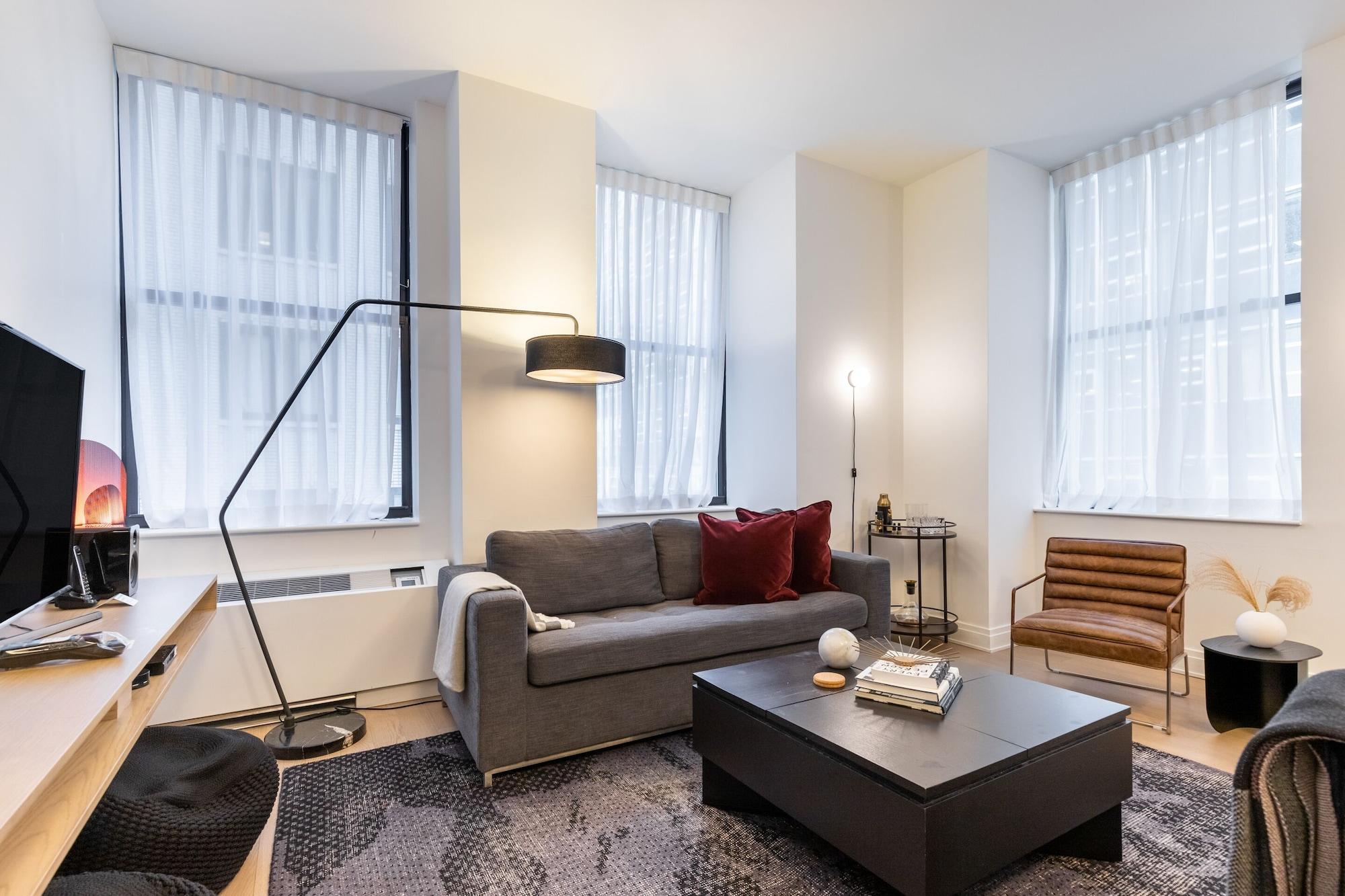 Lyric | 70 Pine Nyc 4*